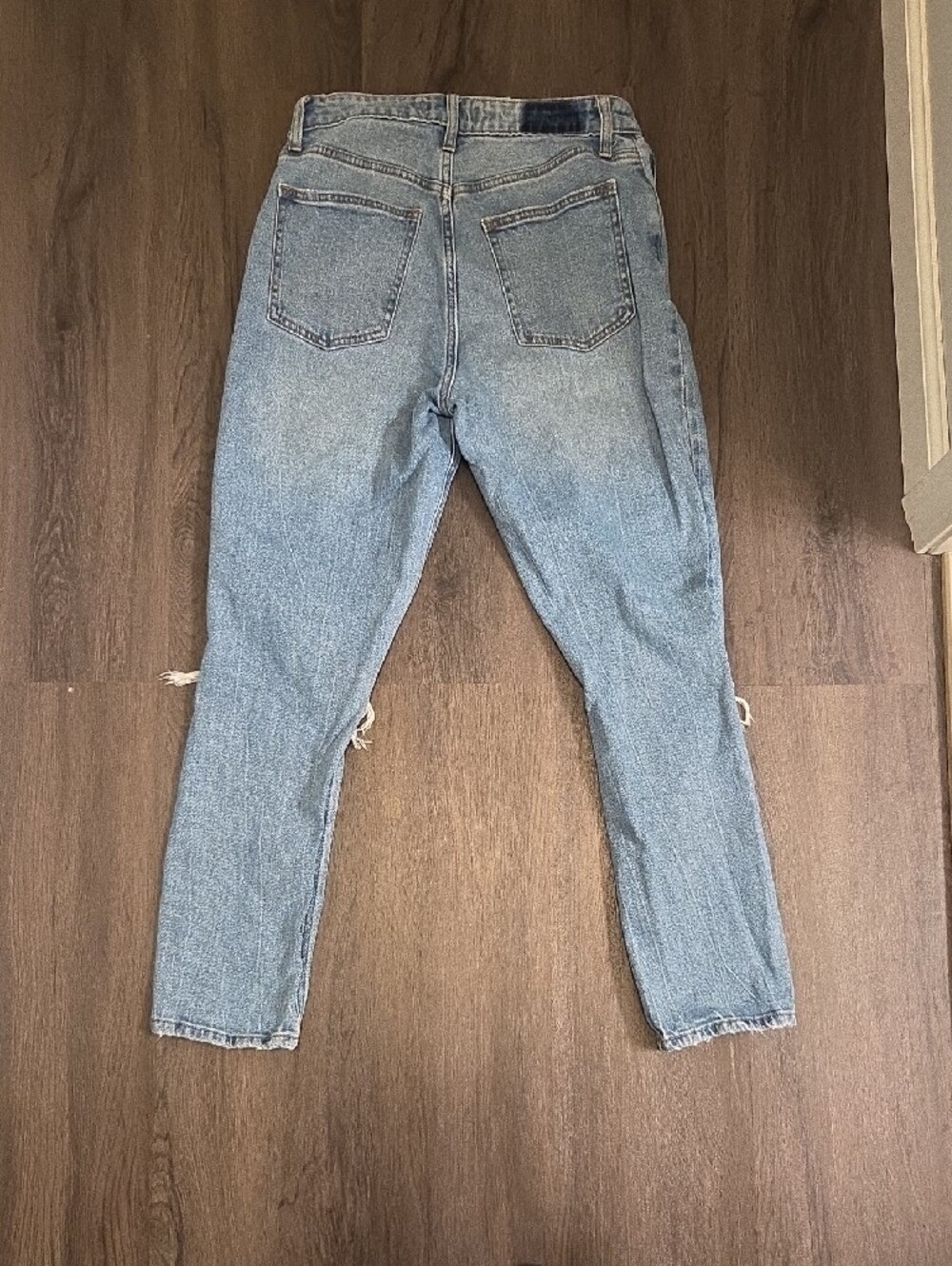 Abercrombie & Fitch Light Wash Straight-Leg Curve Love 27S Ripped Jeans - Picture 3 of 3